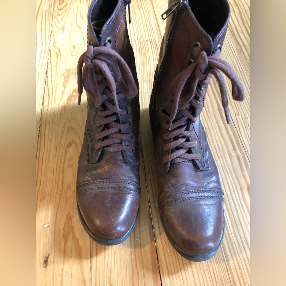 Steve Madden size 8 brown combat boot